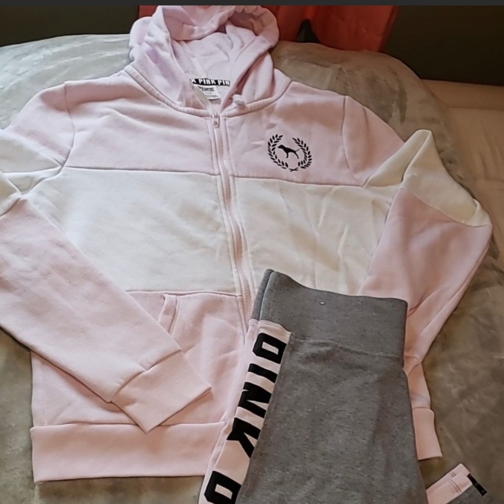 ISO ISO I’m searching for this hoodie